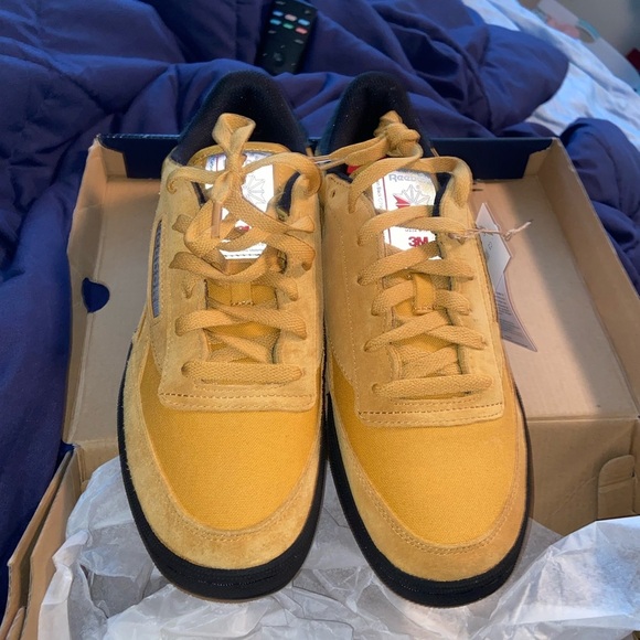 Reebok shoes - Picture 2 of 5